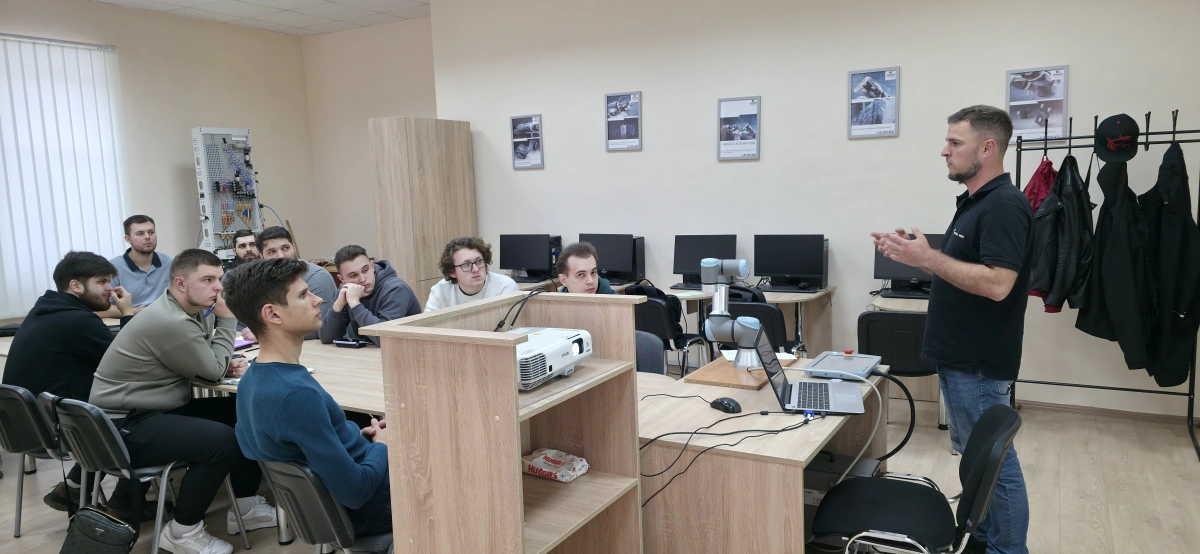 Дводенний практичний тренінг з основ робототехніки для здобувачів ВО Національного університету харчових технологій